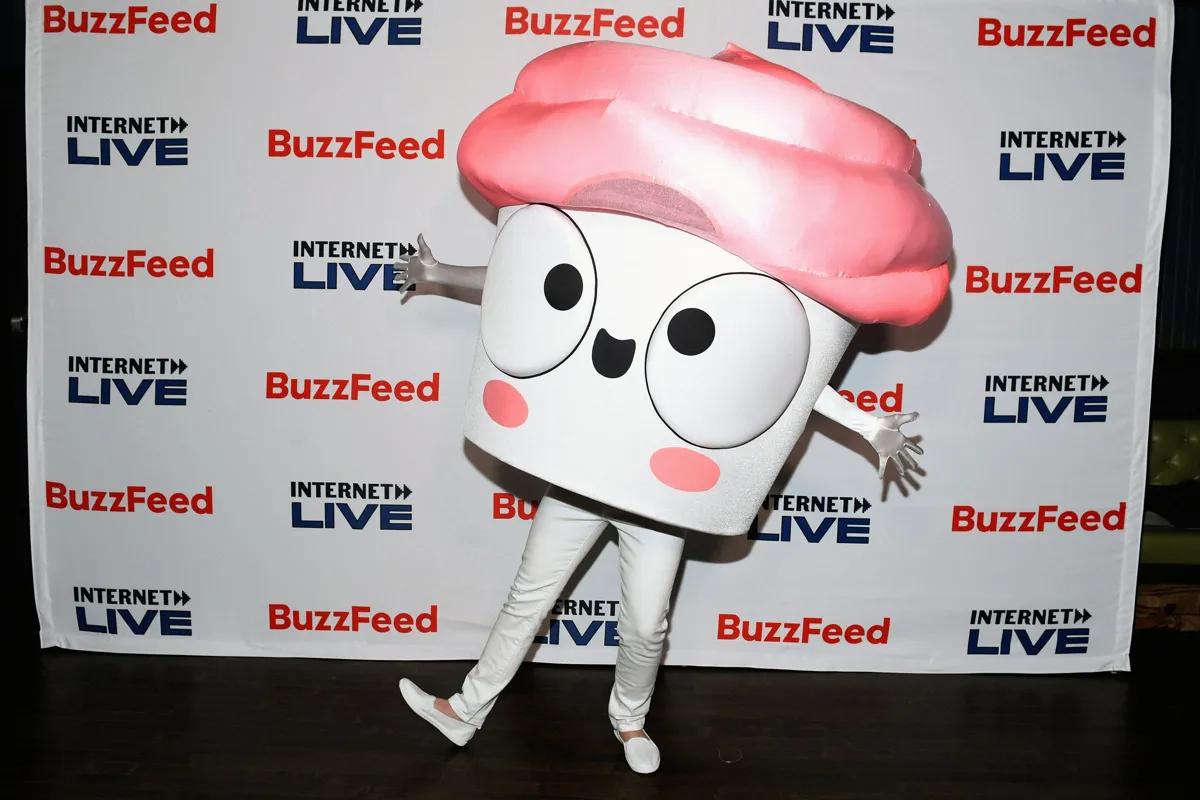 Skaparen rasar när Buzzfeed och Amazon gör AI-serie av hennes figur