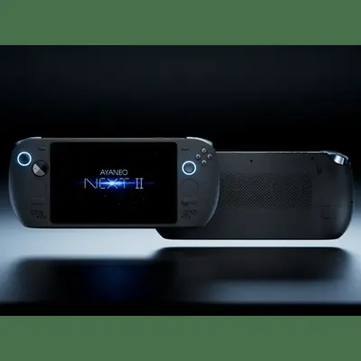 En svart Ayaneo Next II handkonsol visas framifrån och bakifrån. Skärmen visar texten "AYANEO NEXT II".