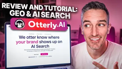 En man pekar mot en datorskärm som visar webbsidan Otterly.AI. Rubriken lyder "Review and Tutorial: Geo & AI Search".