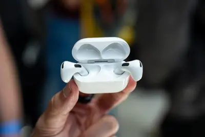 Nu släpps AirPods 5: Äntligen aktiv brusreducering i instegsmodellen