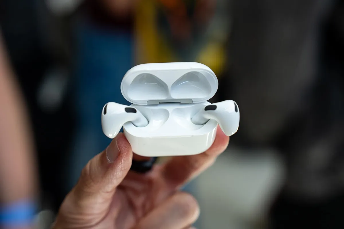 Nu släpps AirPods 5: Äntligen aktiv brusreducering i instegsmodellen