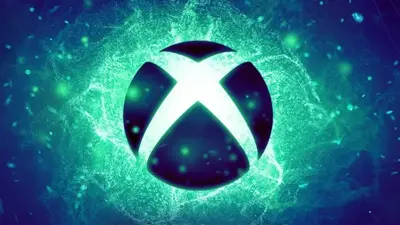 Xbox-logotypen i en grön och blå bakgrund med ljuseffekter.